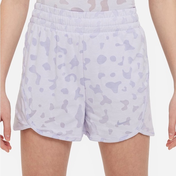 Nike Dri-FIT Breezy
Girls High-Waisted Training Shorts - Picture 7 of 7